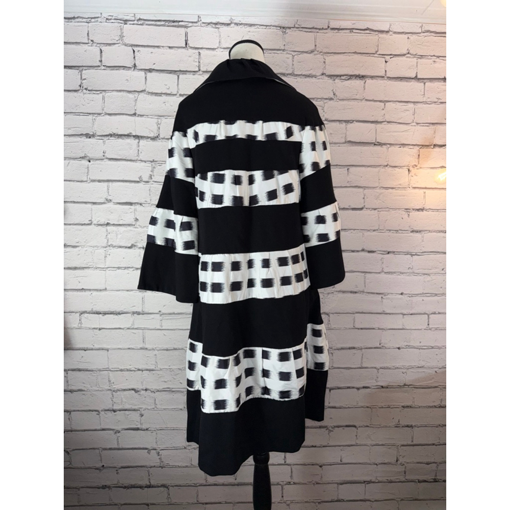 Diane von Furstenberg Black & White Striped Coat Silk Abstract size 6 OVERSIZED - Picture 10 of 12